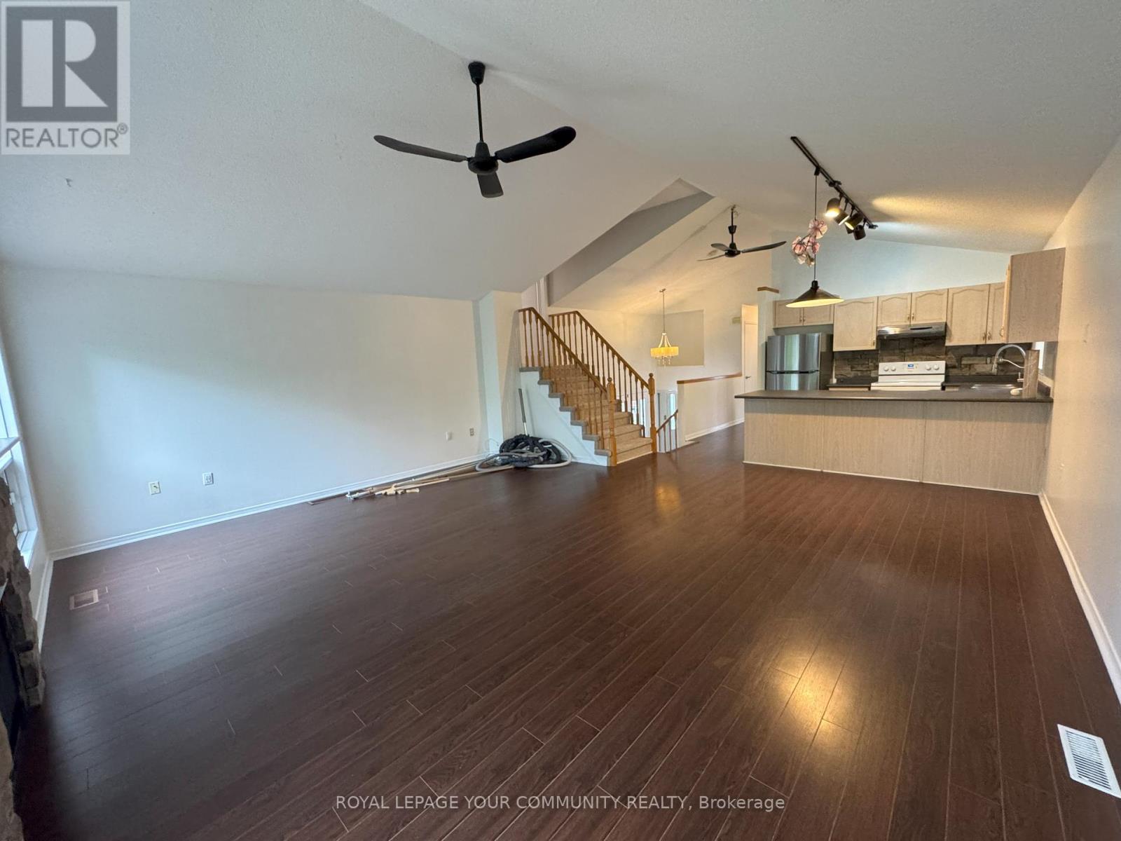 Upper - 32 Ward Drive, Barrie, Ontario  L4N 7N9 - Photo 7 - S12435047