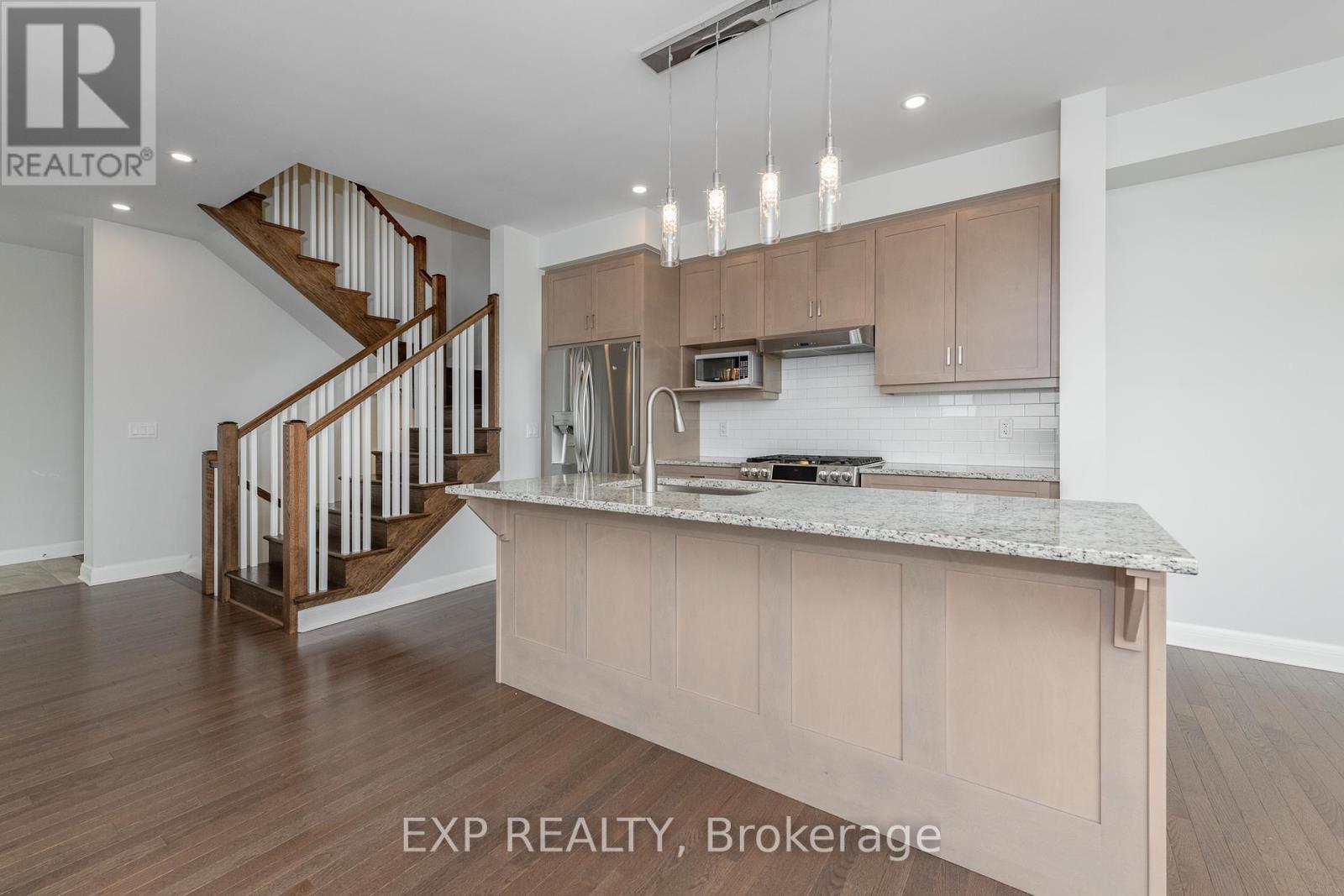 680 Gabriola Way, Ottawa, Ontario  K2T 0M3 - Photo 10 - X12435152