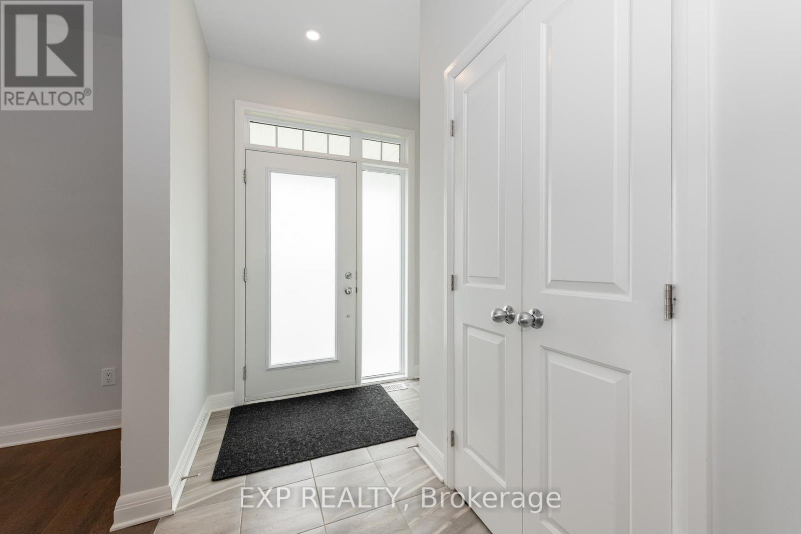 680 Gabriola Way, Ottawa, Ontario  K2T 0M3 - Photo 4 - X12435152