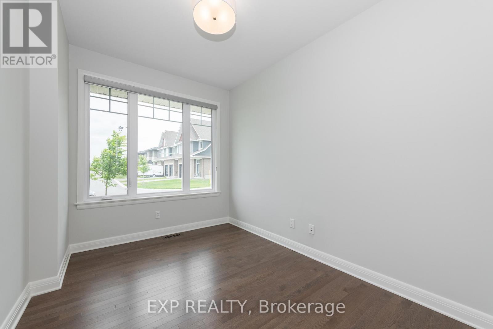 680 Gabriola Way, Ottawa, Ontario  K2T 0M3 - Photo 5 - X12435152