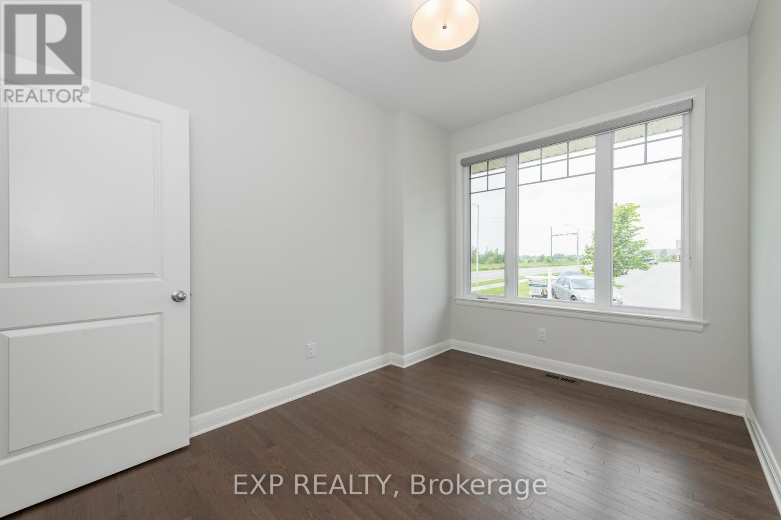 680 Gabriola Way, Ottawa, Ontario  K2T 0M3 - Photo 6 - X12435152