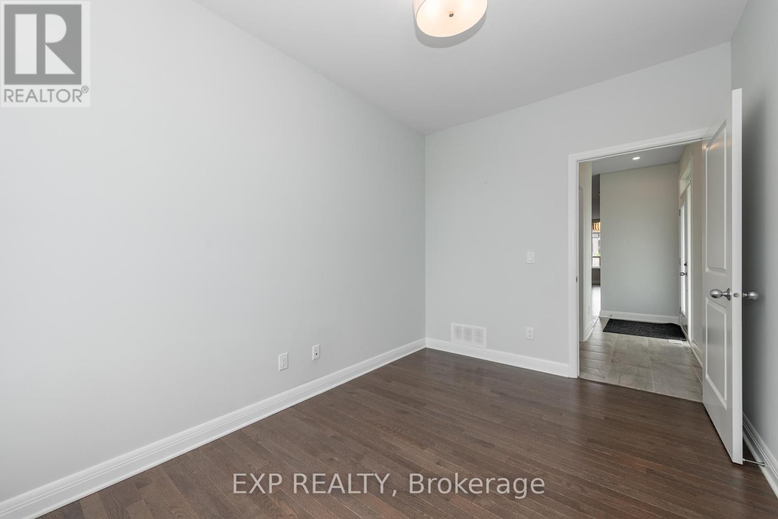 680 Gabriola Way, Ottawa, Ontario  K2T 0M3 - Photo 7 - X12435152