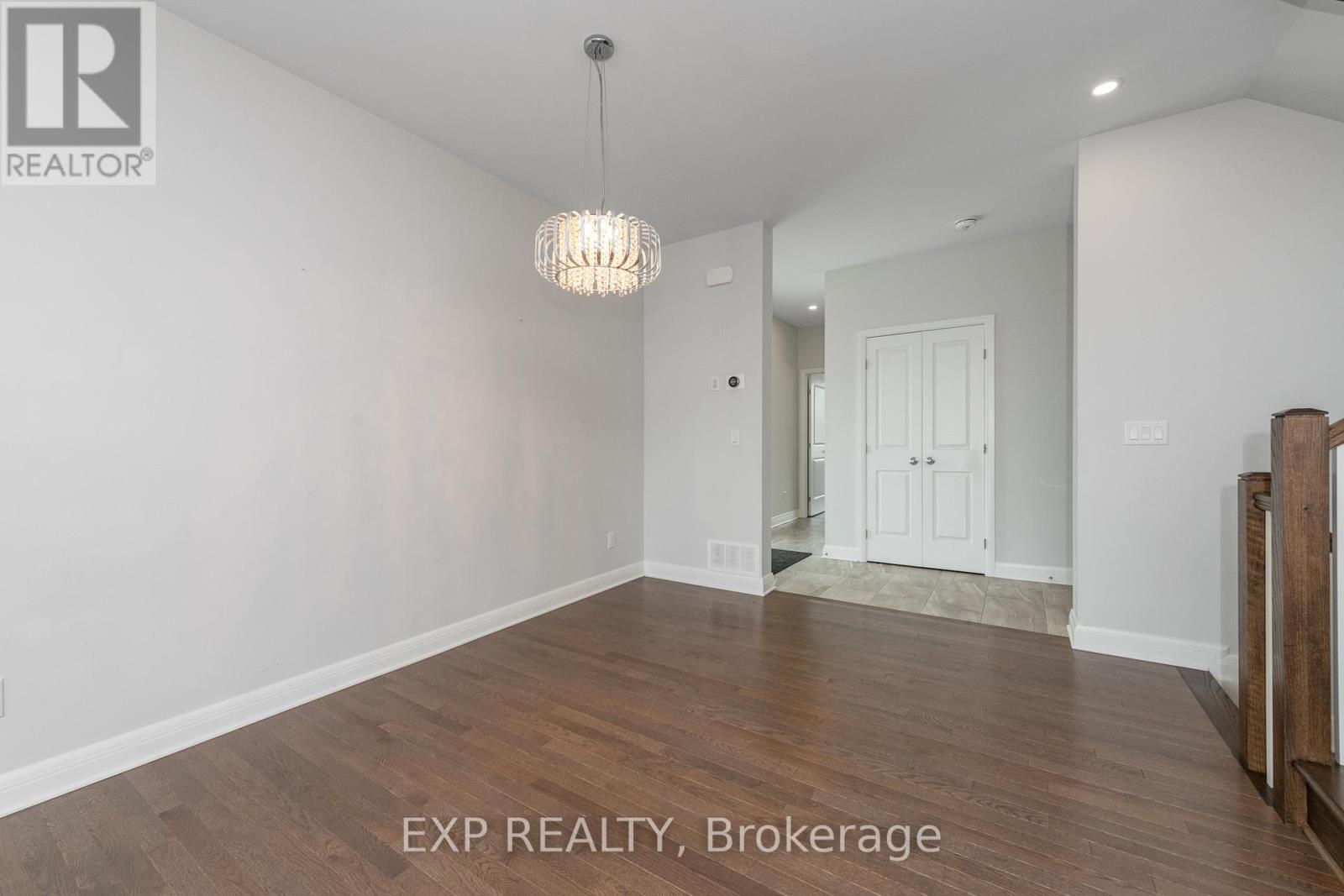 680 Gabriola Way, Ottawa, Ontario  K2T 0M3 - Photo 8 - X12435152