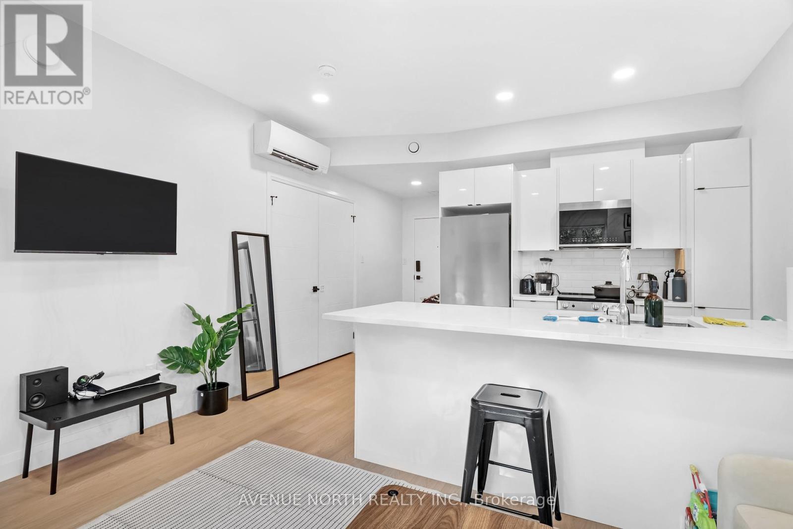 201 - 368 Tweedsmuir Avenue, Ottawa, Ontario  K1Z 5N4 - Photo 3 - X12435189