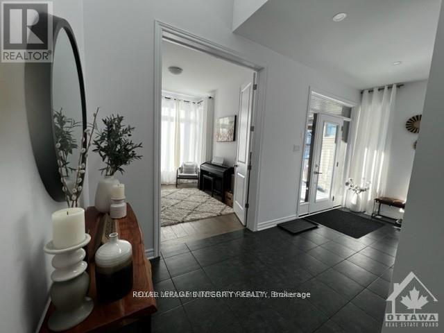 159 Finsbury Avenue, Ottawa, Ontario  K2S 2P5 - Photo 3 - X12435194