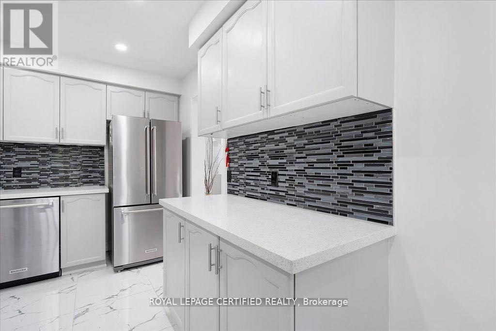 121 Genesee Drive, Oakville, Ontario  L6H 5Z3 - Photo 11 - W12435037