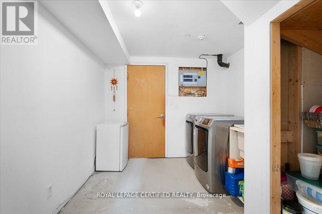 121 Genesee Drive, Oakville, Ontario  L6H 5Z3 - Photo 26 - W12435037