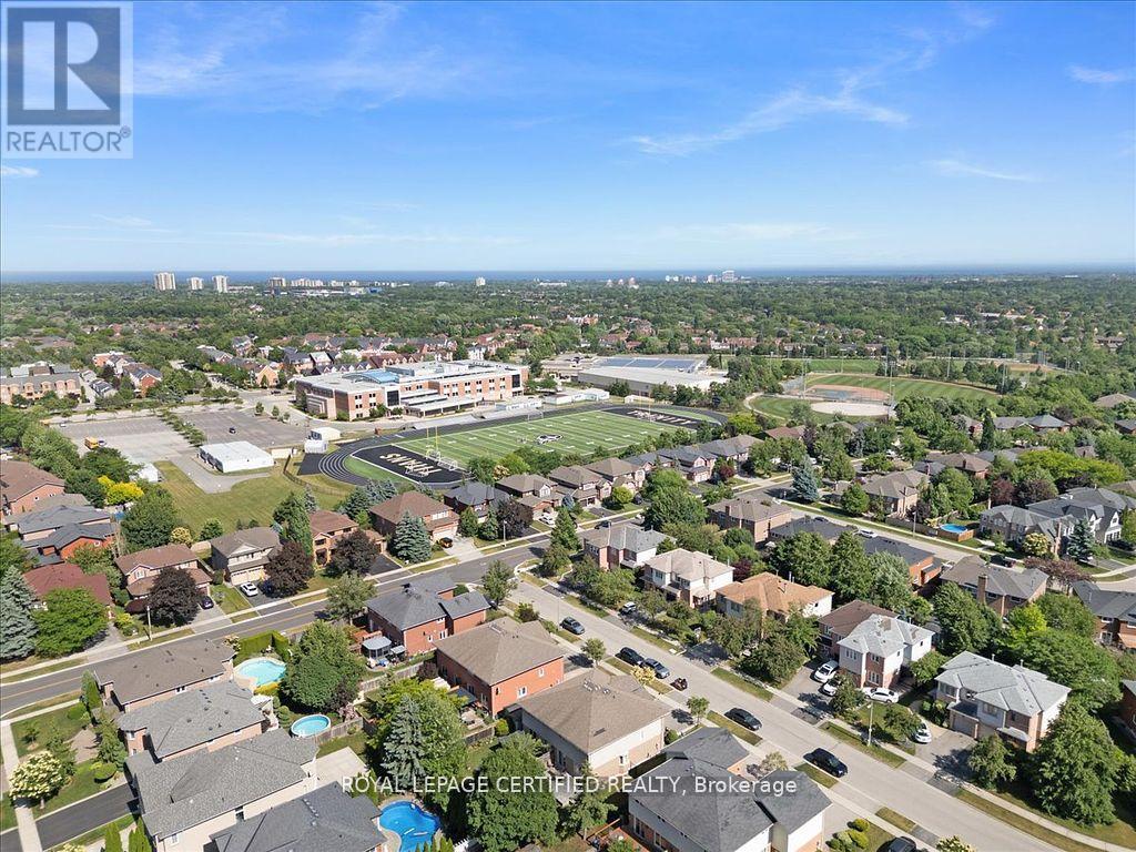 121 Genesee Drive, Oakville, Ontario  L6H 5Z3 - Photo 31 - W12435037