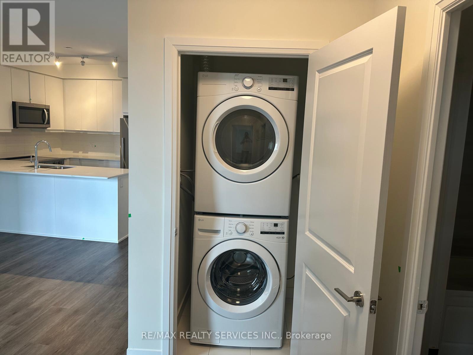 414 - 15 Watergarden Drive, Mississauga, Ontario  L5R 0G8 - Photo 11 - W12435063