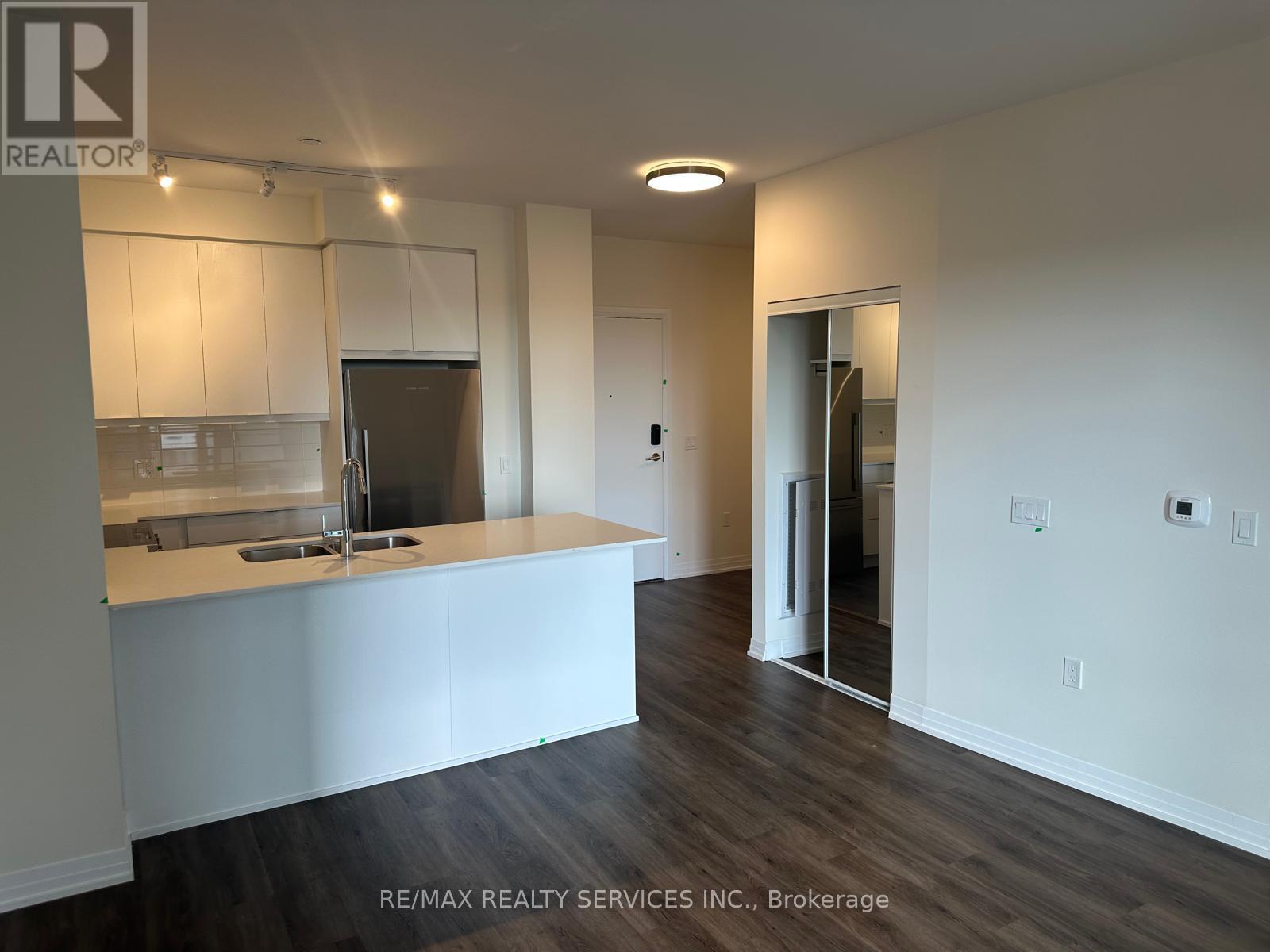 414 - 15 Watergarden Drive, Mississauga, Ontario  L5R 0G8 - Photo 4 - W12435063