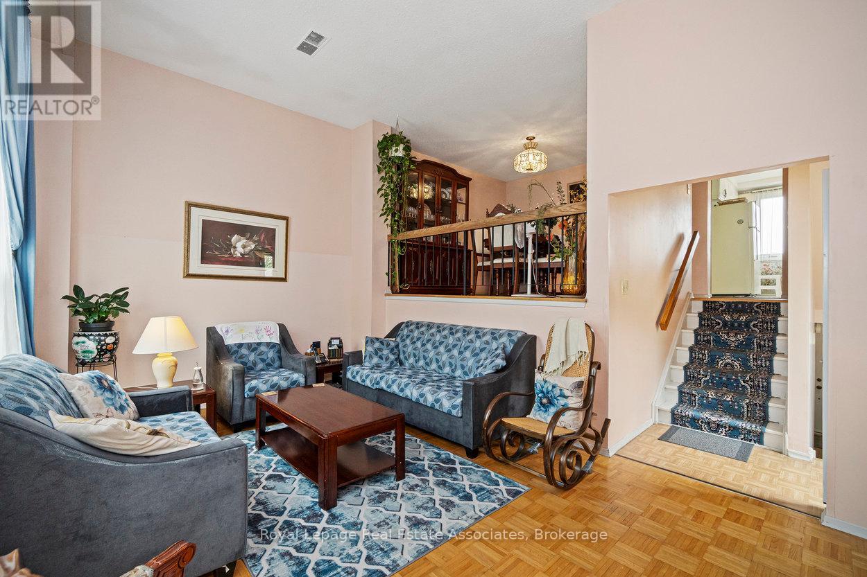 4353 Brandon Gate Drive, Mississauga, Ontario  L4T 3K6 - Photo 12 - W12435078