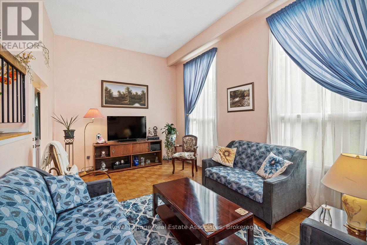 4353 Brandon Gate Drive, Mississauga, Ontario  L4T 3K6 - Photo 14 - W12435078