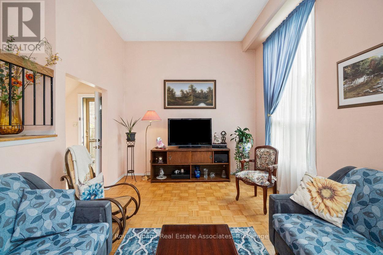 4353 Brandon Gate Drive, Mississauga, Ontario  L4T 3K6 - Photo 15 - W12435078