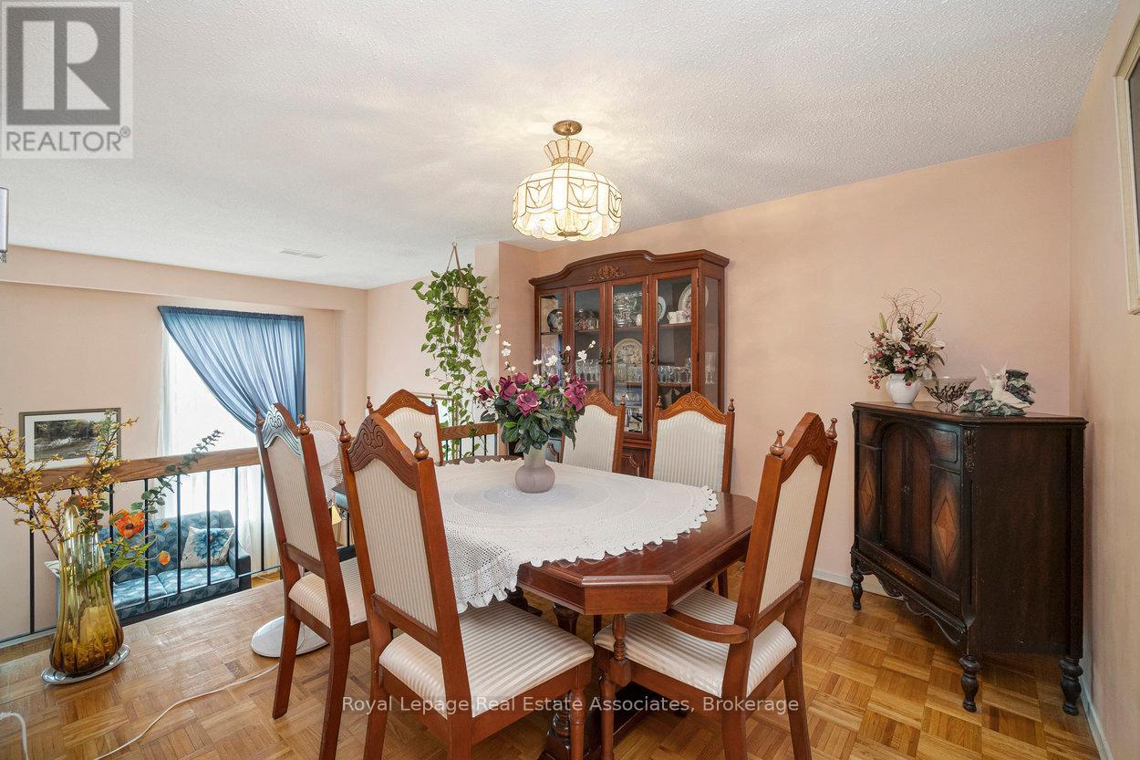4353 Brandon Gate Drive, Mississauga, Ontario  L4T 3K6 - Photo 17 - W12435078