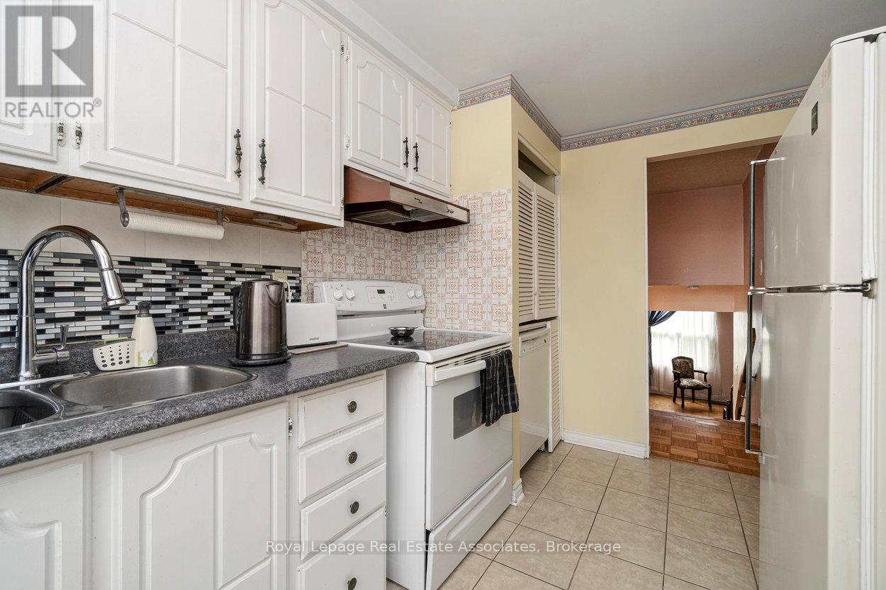 4353 Brandon Gate Drive, Mississauga, Ontario  L4T 3K6 - Photo 22 - W12435078