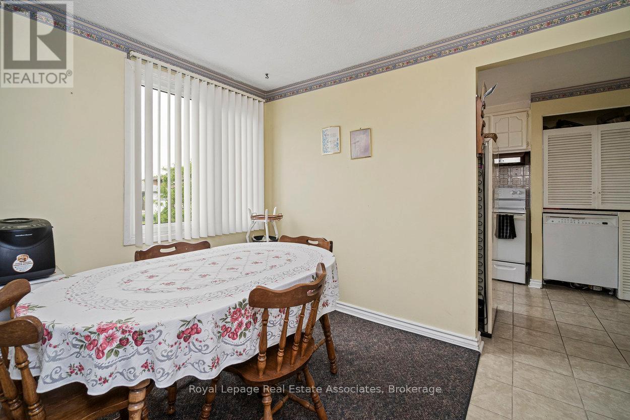 4353 Brandon Gate Drive, Mississauga, Ontario  L4T 3K6 - Photo 24 - W12435078