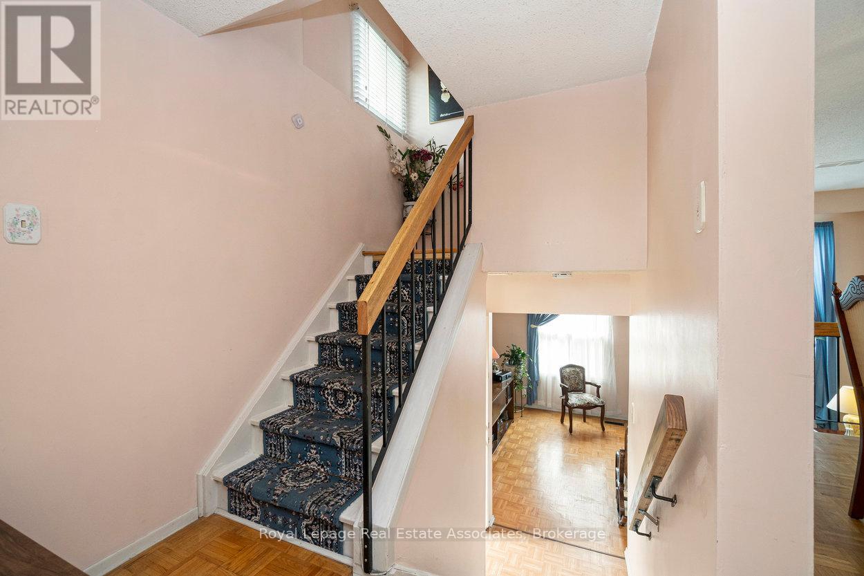 4353 Brandon Gate Drive, Mississauga, Ontario  L4T 3K6 - Photo 25 - W12435078