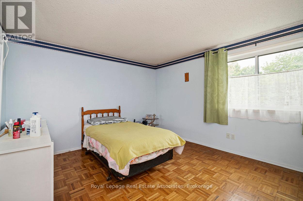 4353 Brandon Gate Drive, Mississauga, Ontario  L4T 3K6 - Photo 27 - W12435078