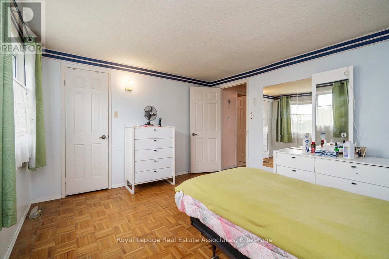 4353 Brandon Gate Drive, Mississauga, Ontario  L4T 3K6 - Photo 29 - W12435078