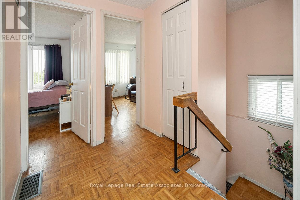 4353 Brandon Gate Drive, Mississauga, Ontario  L4T 3K6 - Photo 30 - W12435078