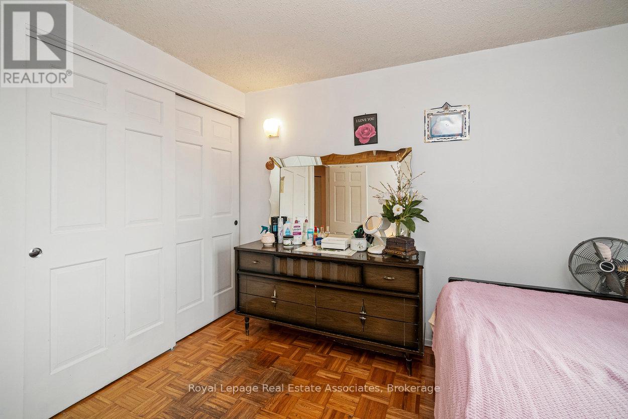 4353 Brandon Gate Drive, Mississauga, Ontario  L4T 3K6 - Photo 32 - W12435078