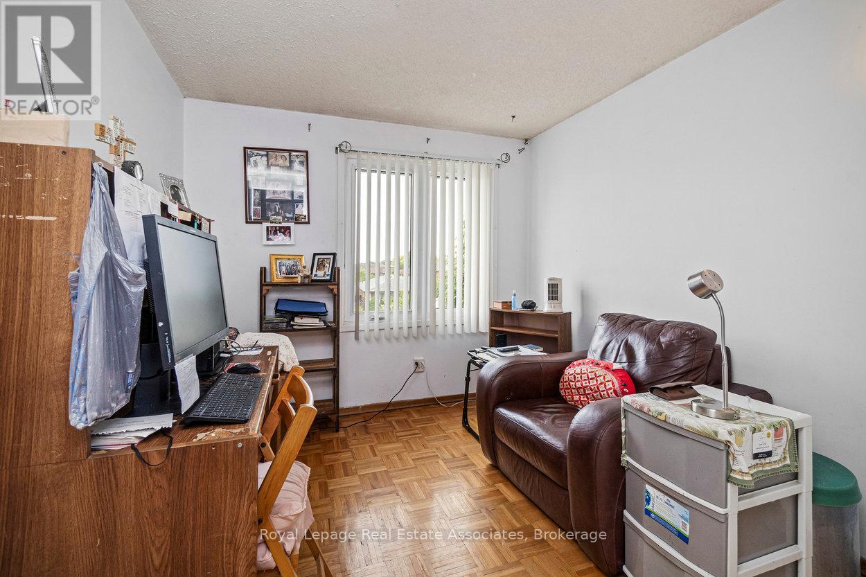 4353 Brandon Gate Drive, Mississauga, Ontario  L4T 3K6 - Photo 33 - W12435078