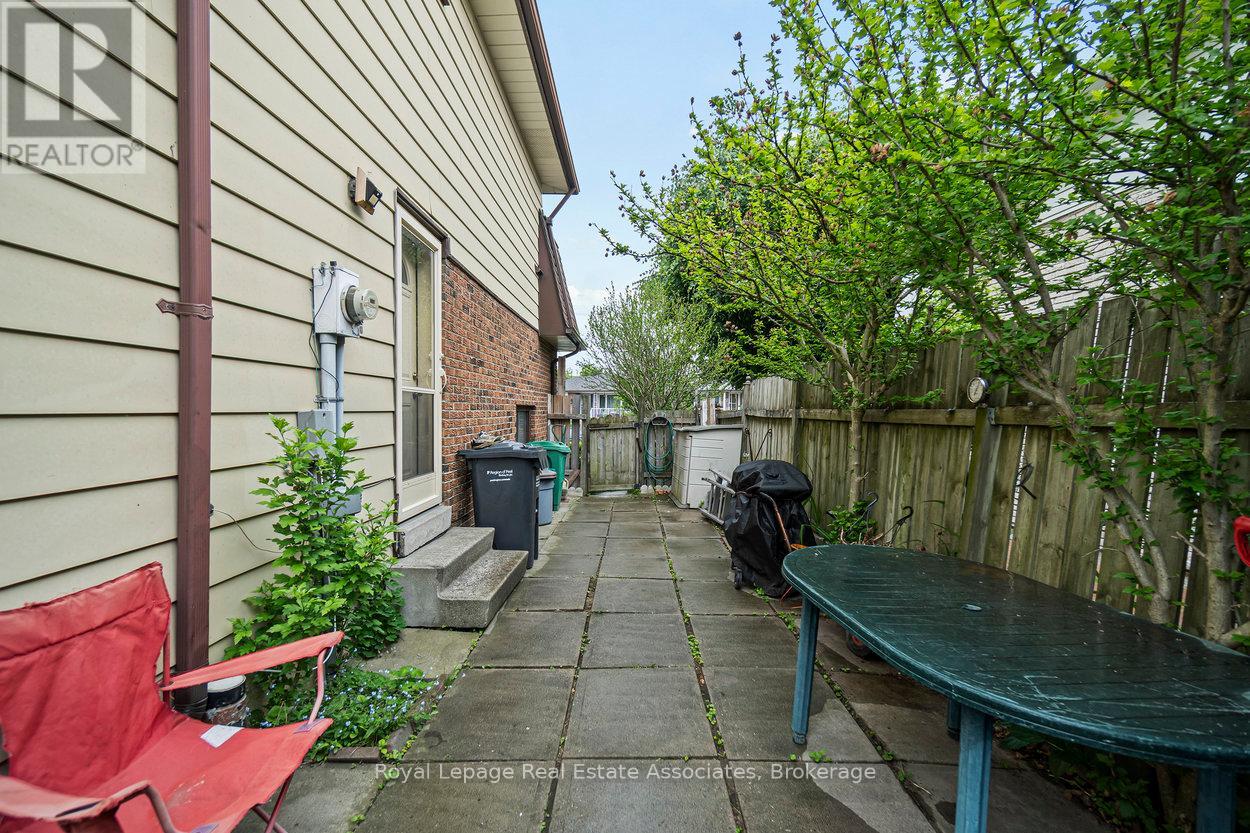 4353 Brandon Gate Drive, Mississauga, Ontario  L4T 3K6 - Photo 38 - W12435078