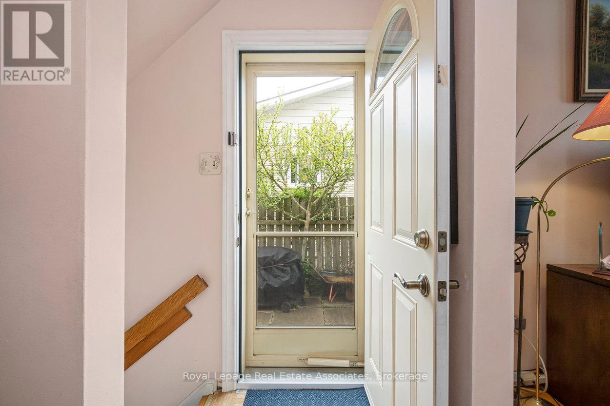4353 Brandon Gate Drive, Mississauga, Ontario  L4T 3K6 - Photo 9 - W12435078