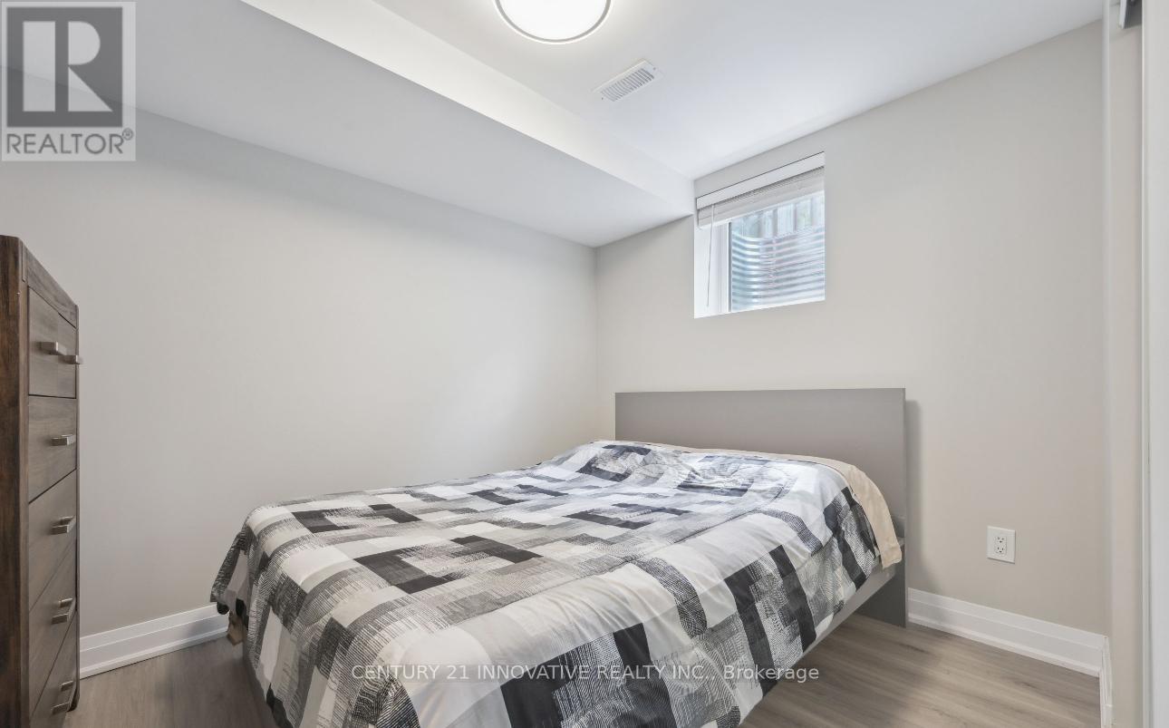 1151 Lindsay Drive, Oakville, Ontario  L6M 3B7 - Photo 4 - W12435103