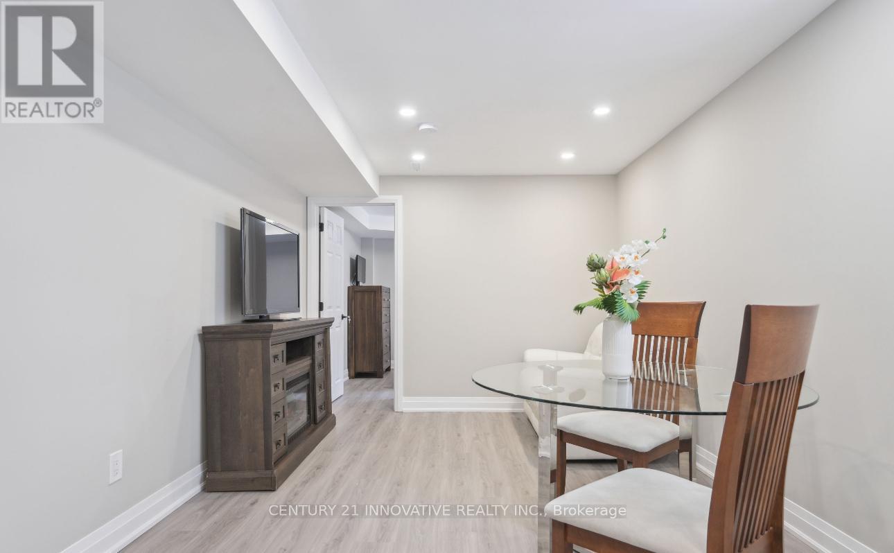 1151 Lindsay Drive, Oakville, Ontario  L6M 3B7 - Photo 6 - W12435103