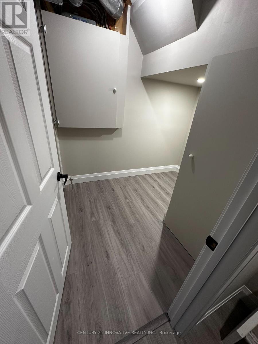 1151 Lindsay Drive, Oakville, Ontario  L6M 3B7 - Photo 8 - W12435103
