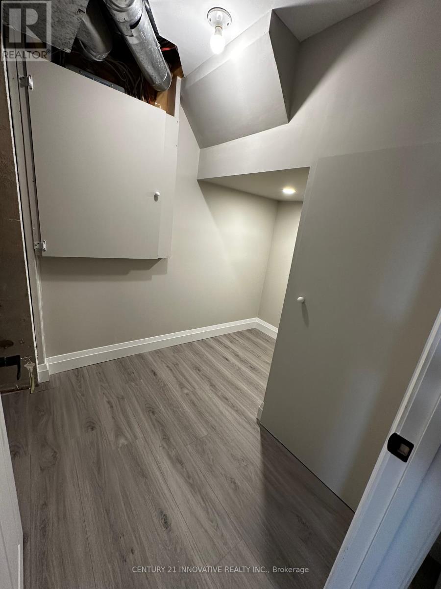 1151 Lindsay Drive, Oakville, Ontario  L6M 3B7 - Photo 9 - W12435103