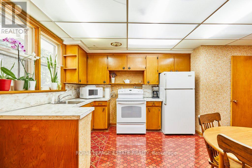 5 Bolger Place, Toronto, Ontario  M9W 4R6 - Photo 14 - W12435118