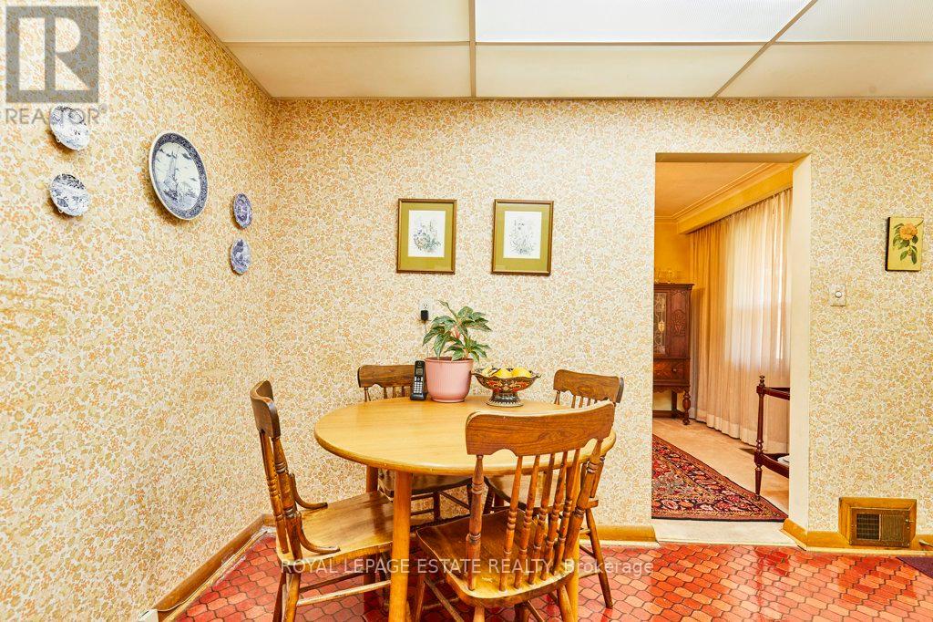 5 Bolger Place, Toronto, Ontario  M9W 4R6 - Photo 15 - W12435118