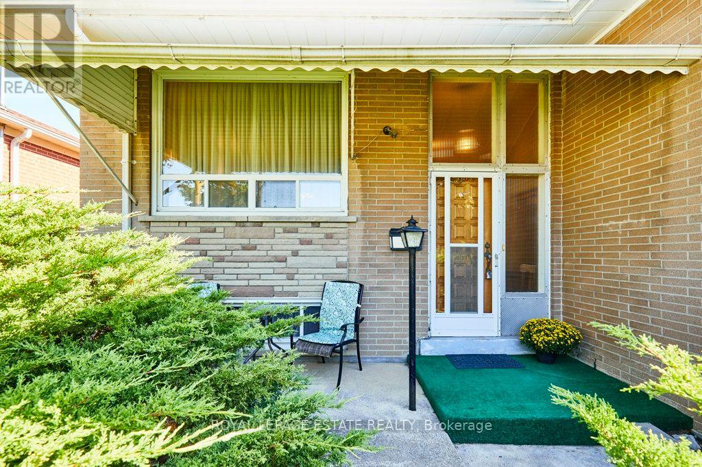 5 Bolger Place, Toronto, Ontario  M9W 4R6 - Photo 3 - W12435118
