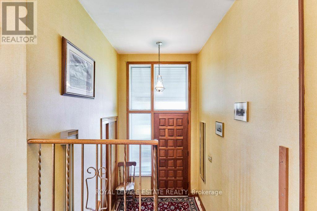 5 Bolger Place, Toronto, Ontario  M9W 4R6 - Photo 4 - W12435118