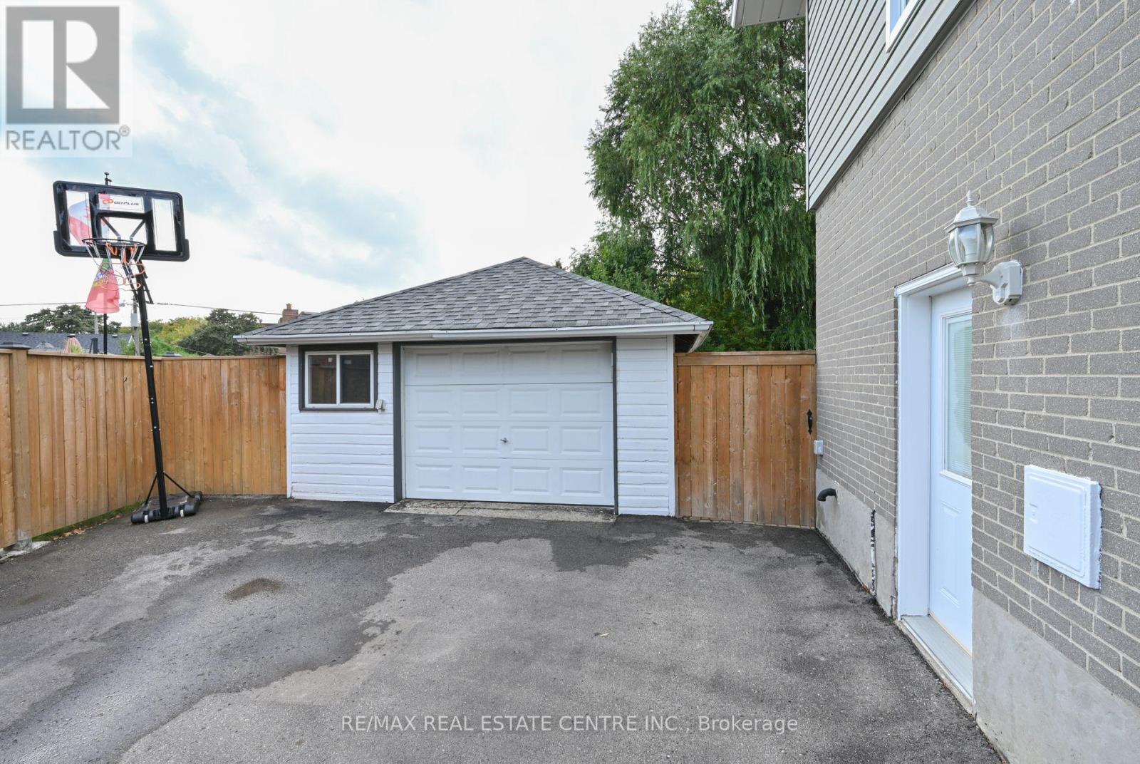 22 Morpeth Road, Brampton, Ontario  L6W 2Z2 - Photo 34 - W12435122
