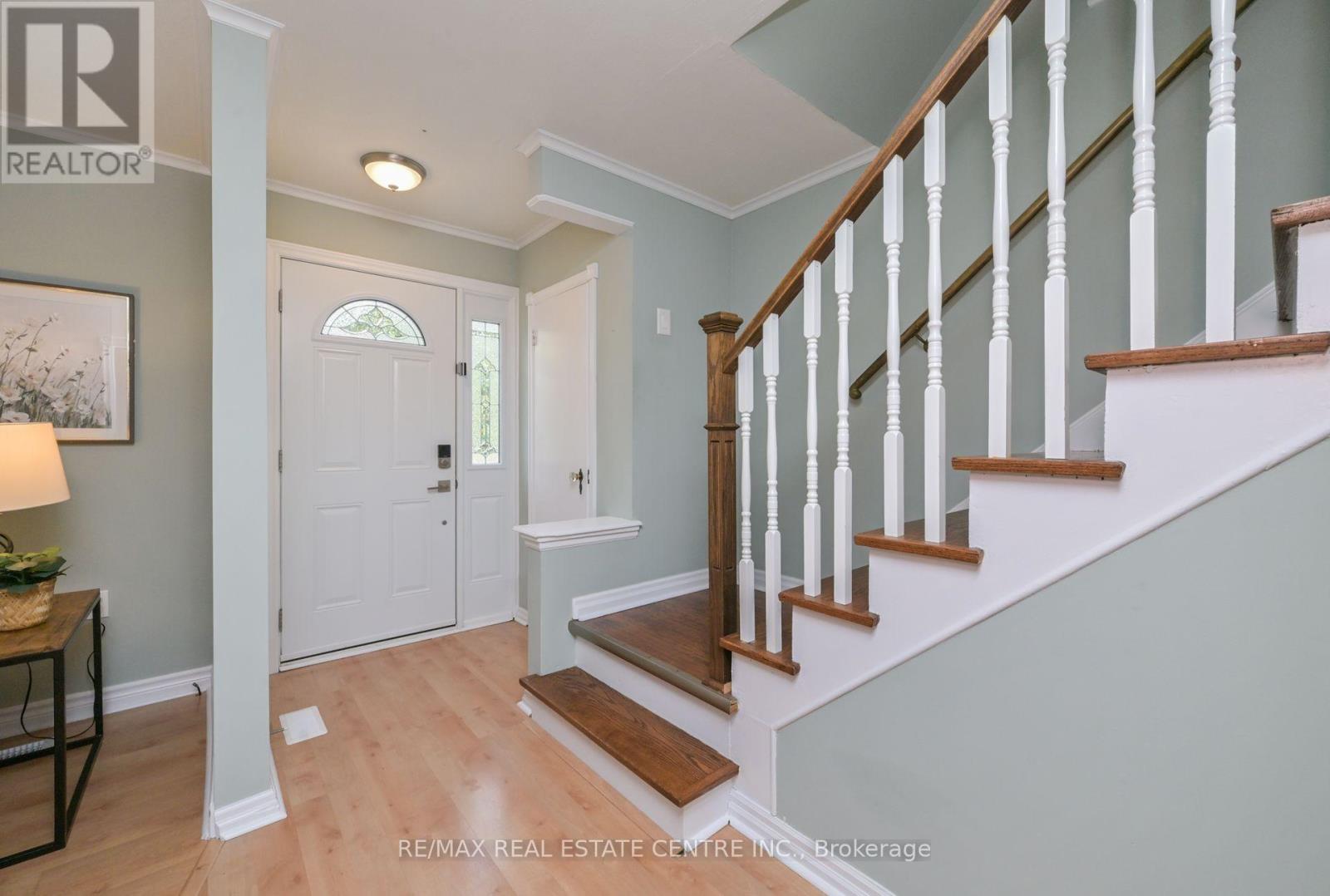 22 Morpeth Road, Brampton, Ontario  L6W 2Z2 - Photo 4 - W12435122