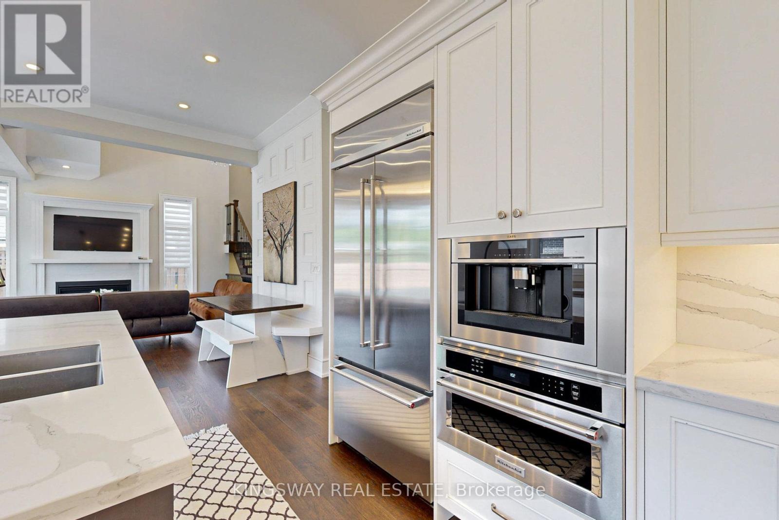 89 Russell Drive, Oakville, Ontario  L6H 1L4 - Photo 17 - W12435140