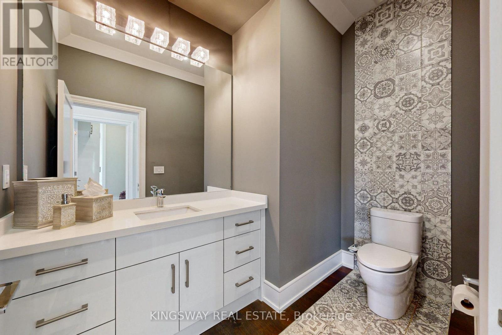 89 Russell Drive, Oakville, Ontario  L6H 1L4 - Photo 25 - W12435140