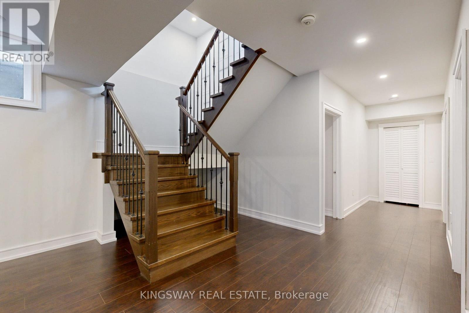 89 Russell Drive, Oakville, Ontario  L6H 1L4 - Photo 45 - W12435140