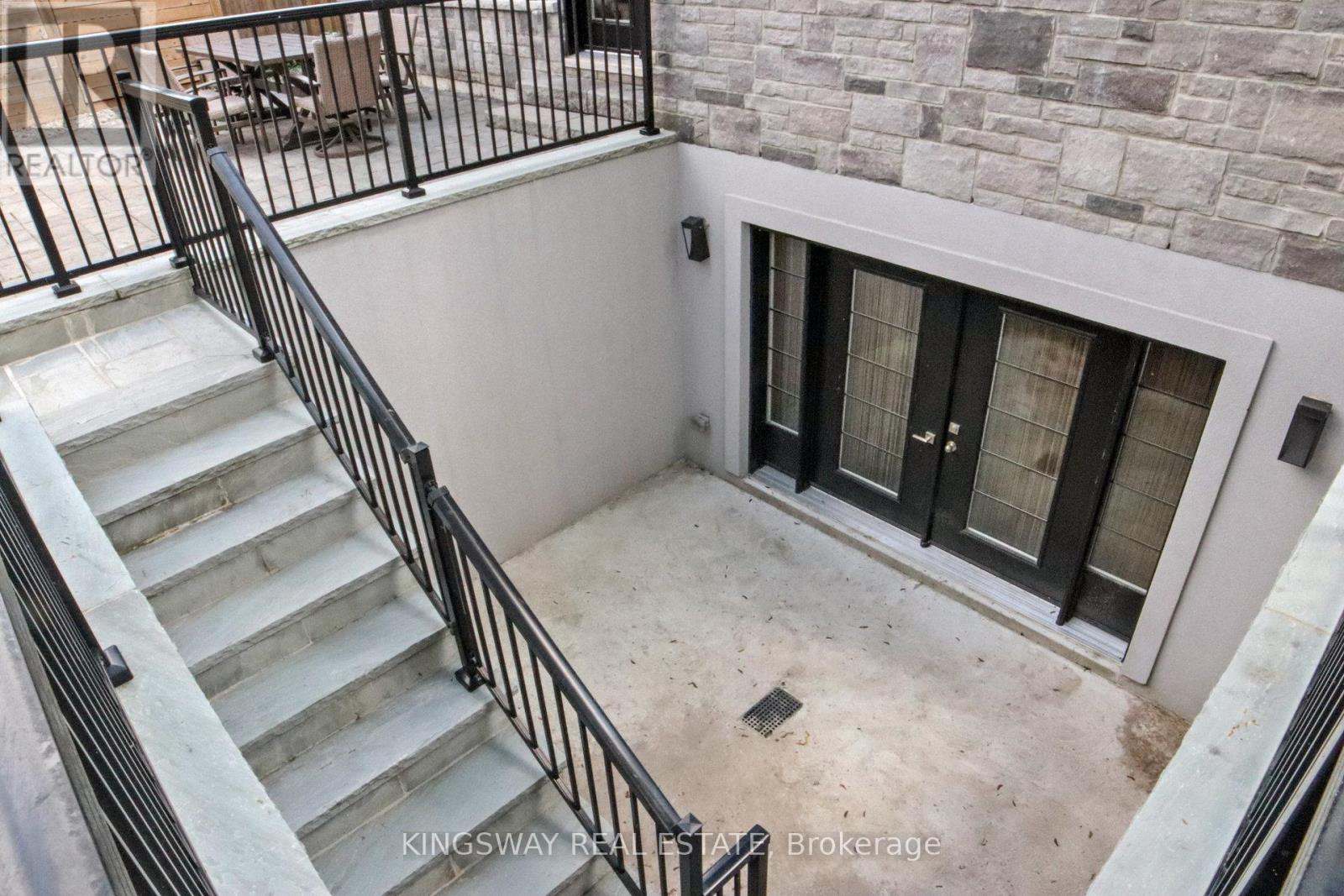 89 Russell Drive, Oakville, Ontario  L6H 1L4 - Photo 49 - W12435140