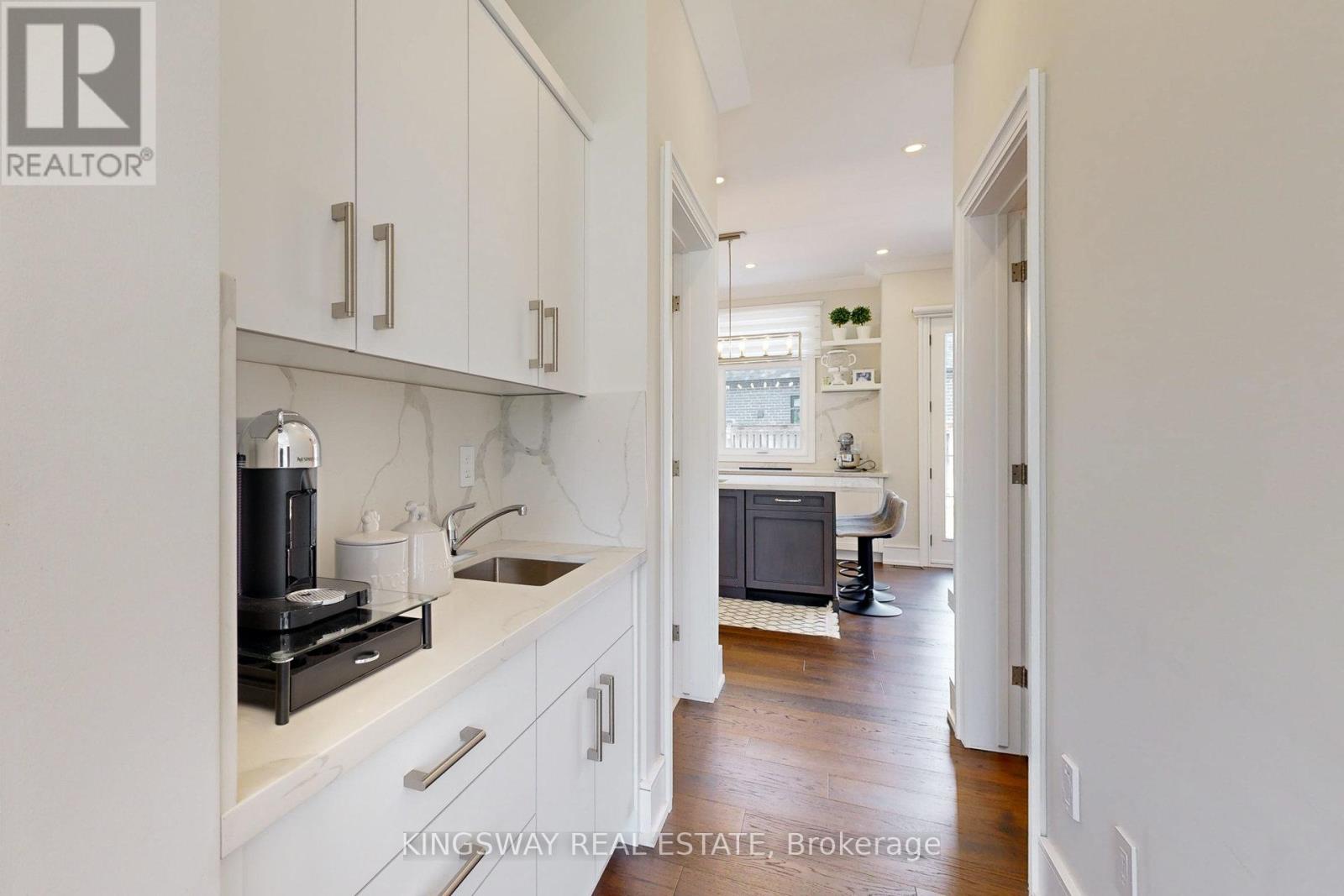 89 Russell Drive, Oakville, Ontario  L6H 1L4 - Photo 9 - W12435140