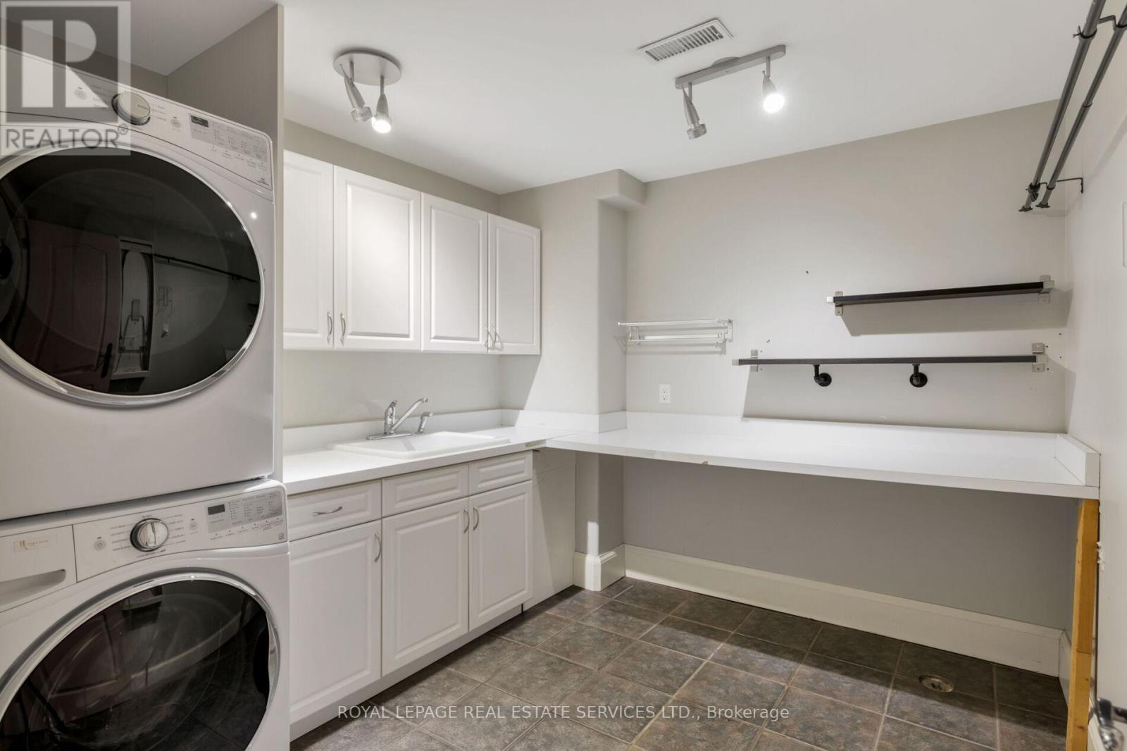 2448 Bridge Road, Oakville, Ontario  L6L 5C2 - Photo 35 - W12435143