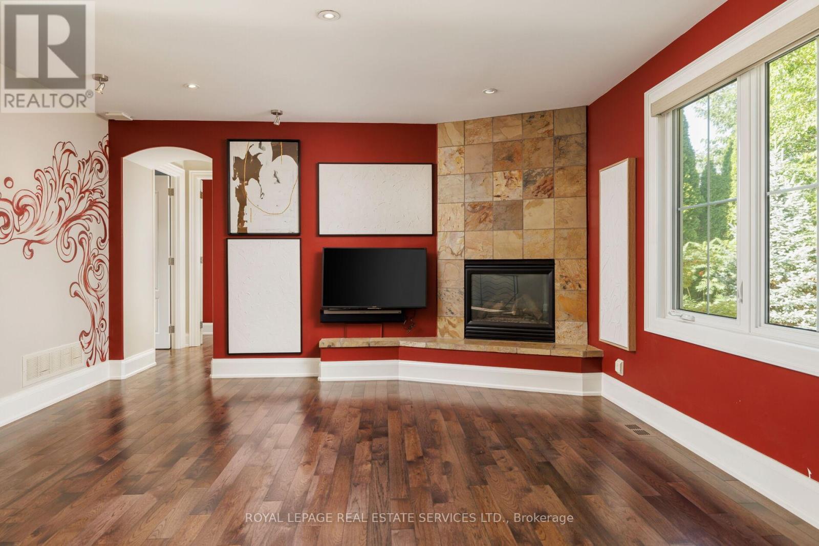 2448 Bridge Road, Oakville, Ontario  L6L 5C2 - Photo 7 - W12435143