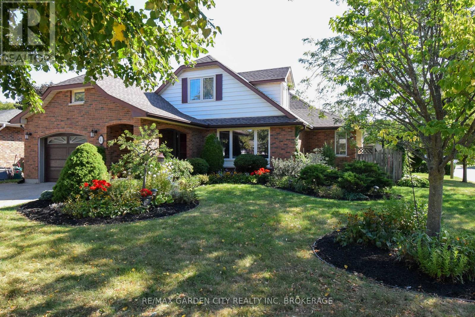 40 Belair Drive, St. Catharines (Port Dalhousie), Ontario  L2N 6X9 - Photo 1 - X12435193