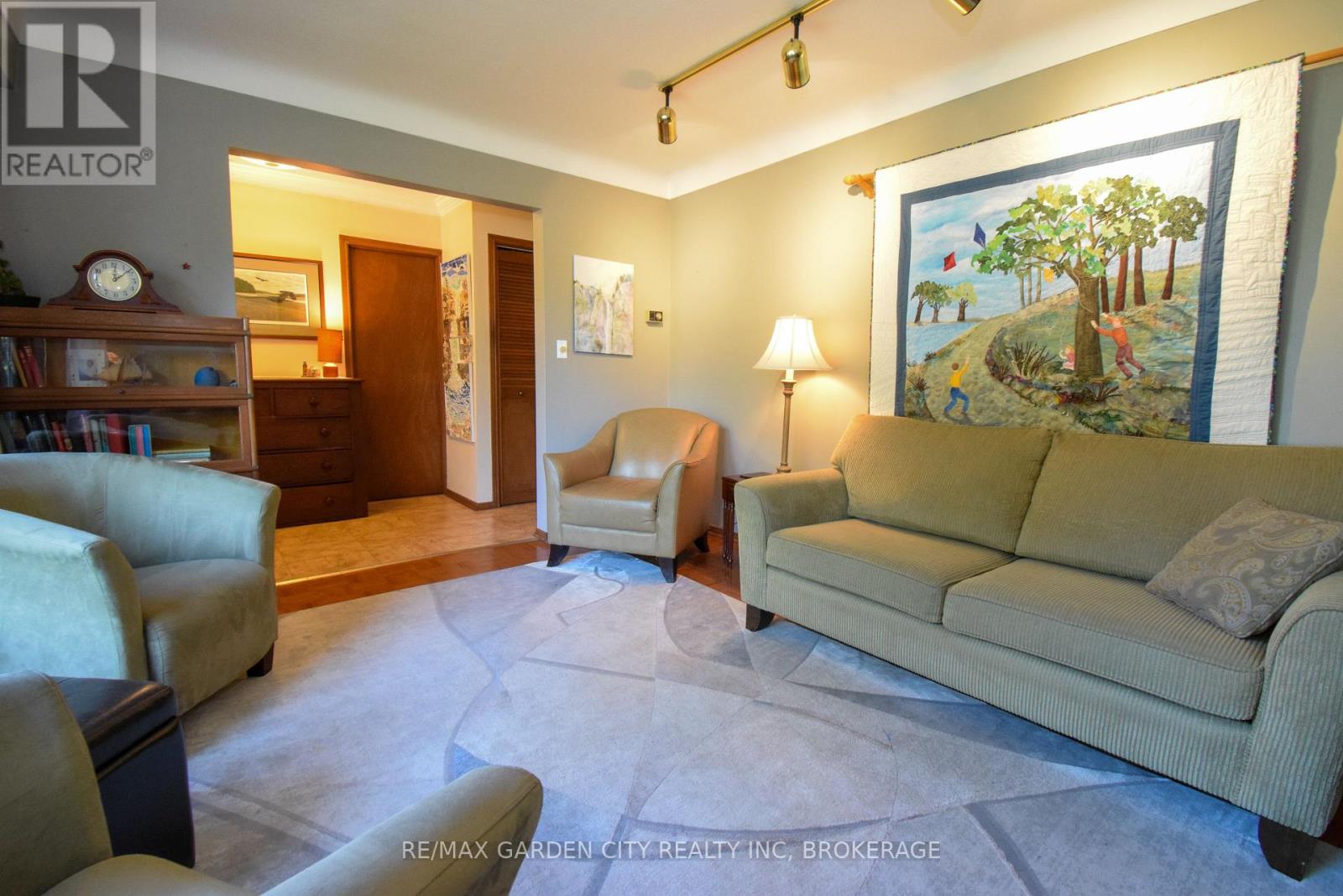 40 Belair Drive, St. Catharines (Port Dalhousie), Ontario  L2N 6X9 - Photo 11 - X12435193