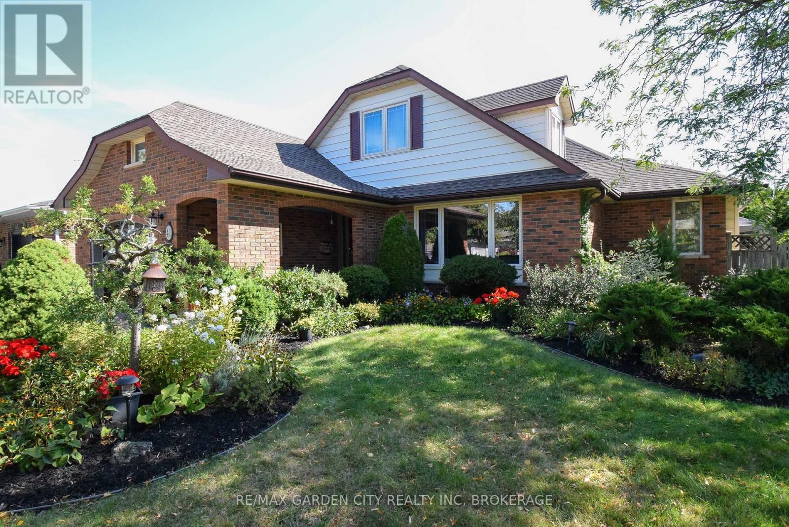 40 Belair Drive, St. Catharines (Port Dalhousie), Ontario  L2N 6X9 - Photo 2 - X12435193