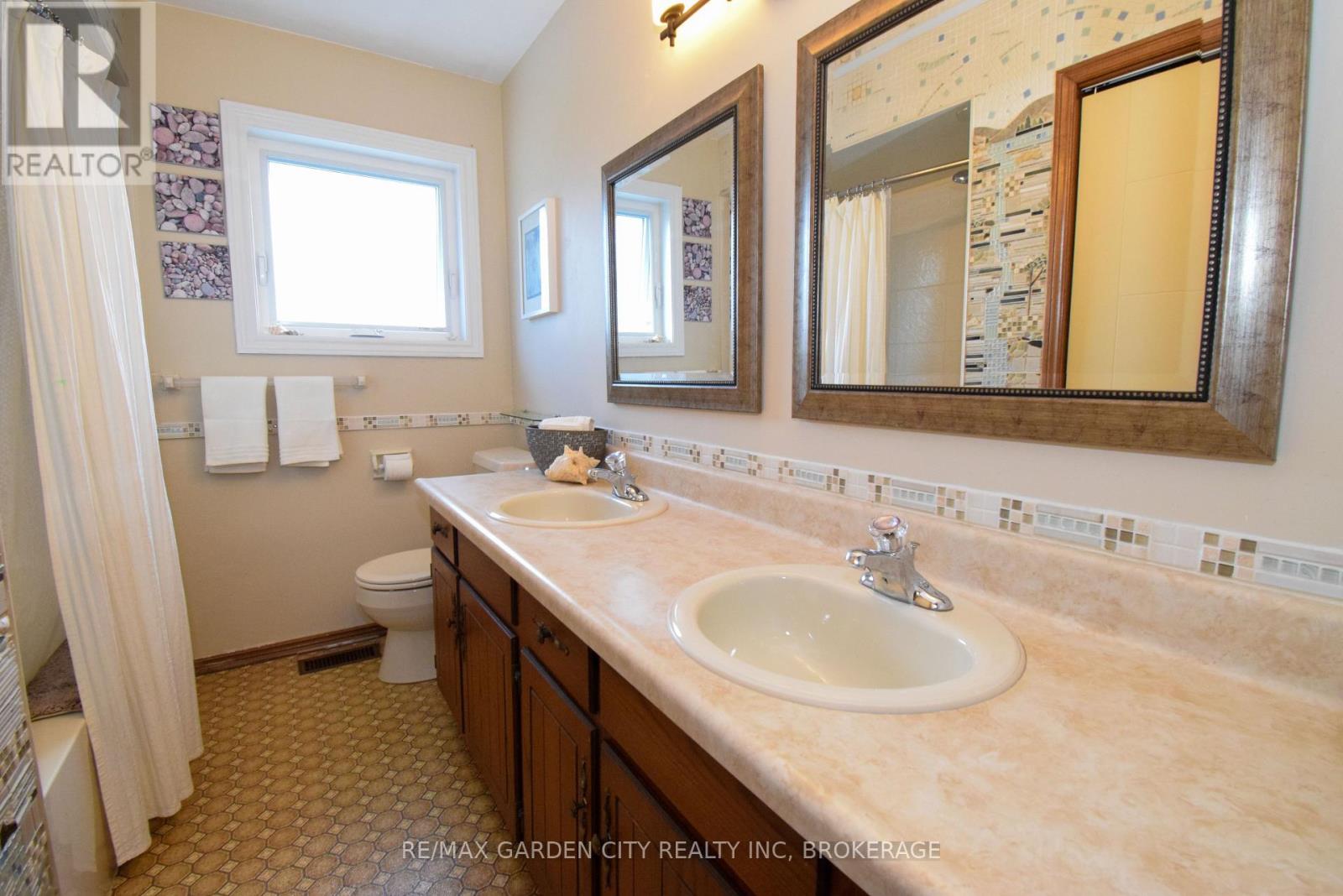 40 Belair Drive, St. Catharines (Port Dalhousie), Ontario  L2N 6X9 - Photo 26 - X12435193