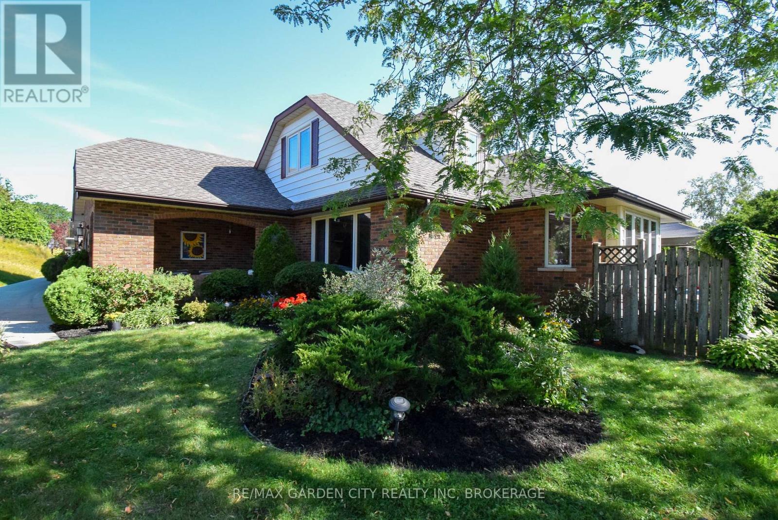 40 Belair Drive, St. Catharines (Port Dalhousie), Ontario  L2N 6X9 - Photo 3 - X12435193